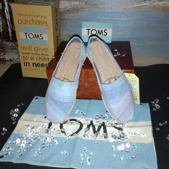TOMS - Picture 7 of 8